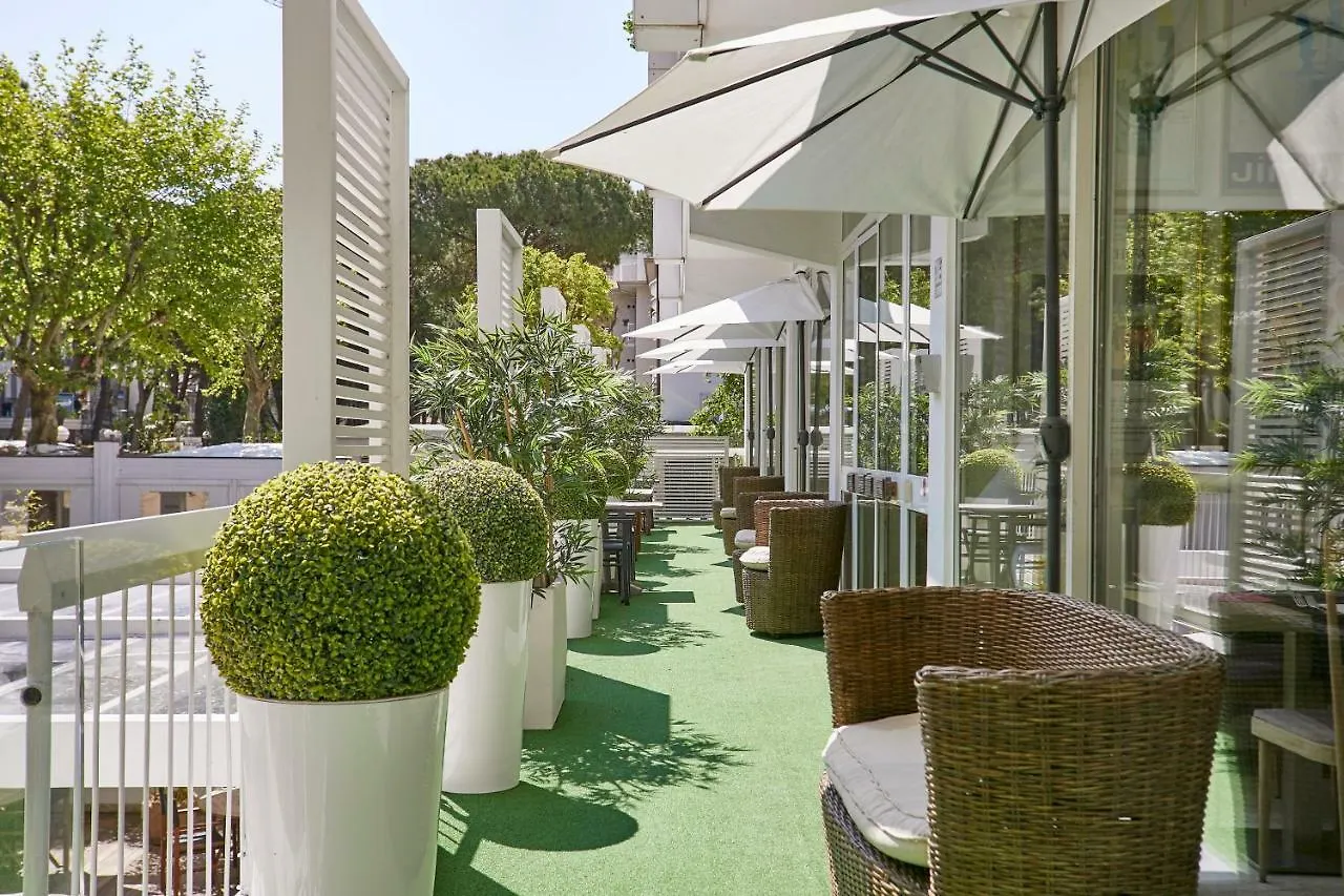 Hotel Saraceno Milano Marittima 4*,